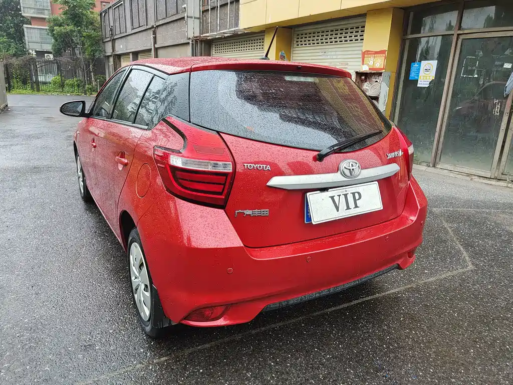 Toyota Yaris L 2017 — фото 9