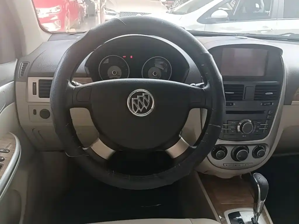Buick Excelle 2015 — фото 11