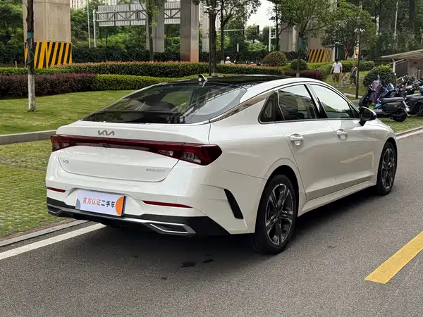 Kia K5 2025