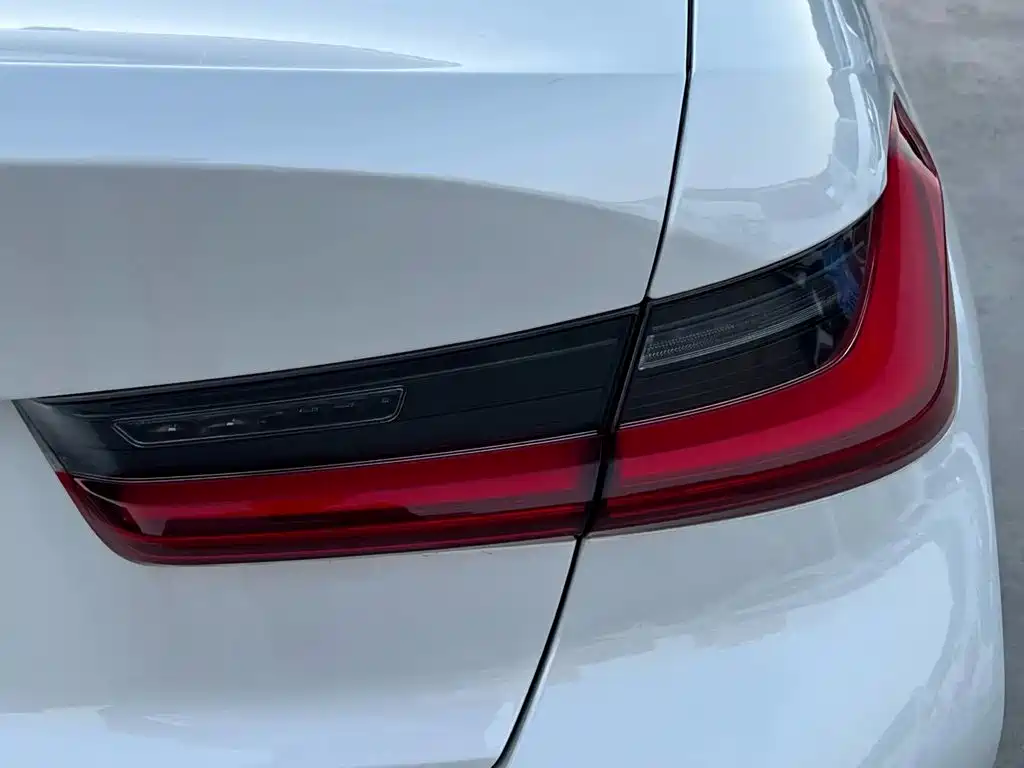 BMW 3 Series 2023 — фото 10