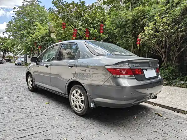 Everus S1 2012