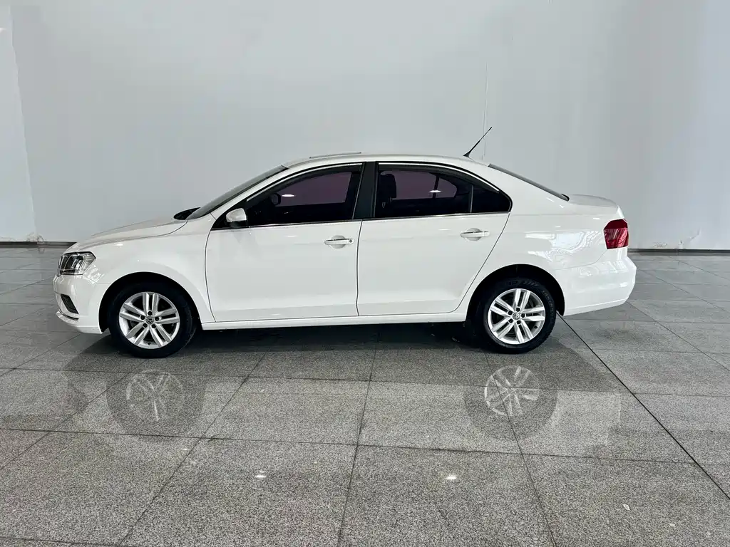 Volkswagen Jetta 2018 — фото 27