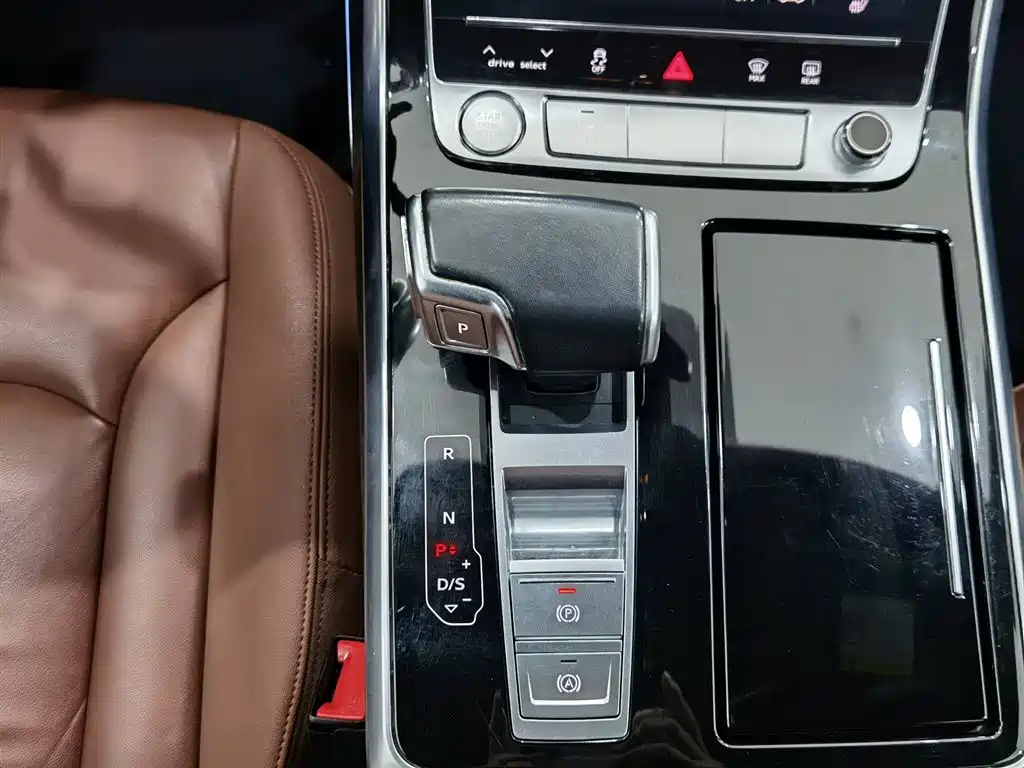 Audi Q7 2021 — фото 13