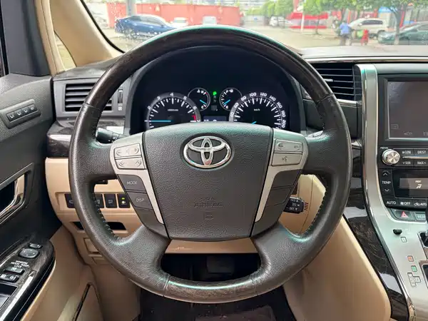 Toyota Alphard 2013