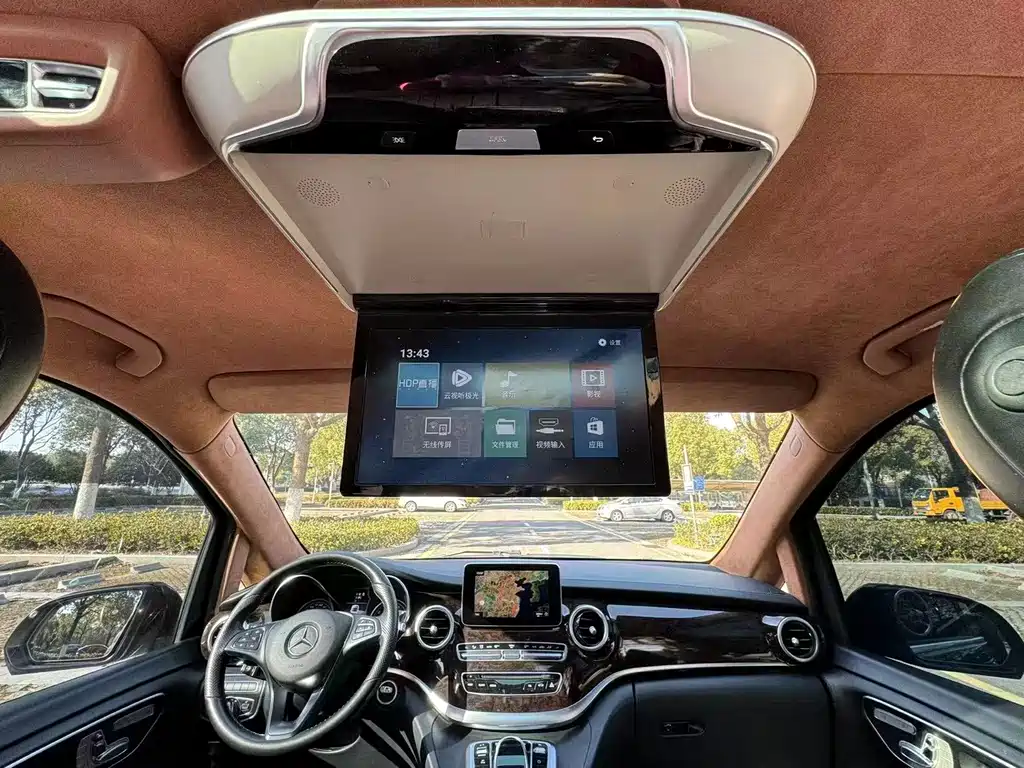 Mercedes-Benz V-Class 2019 — фото 16
