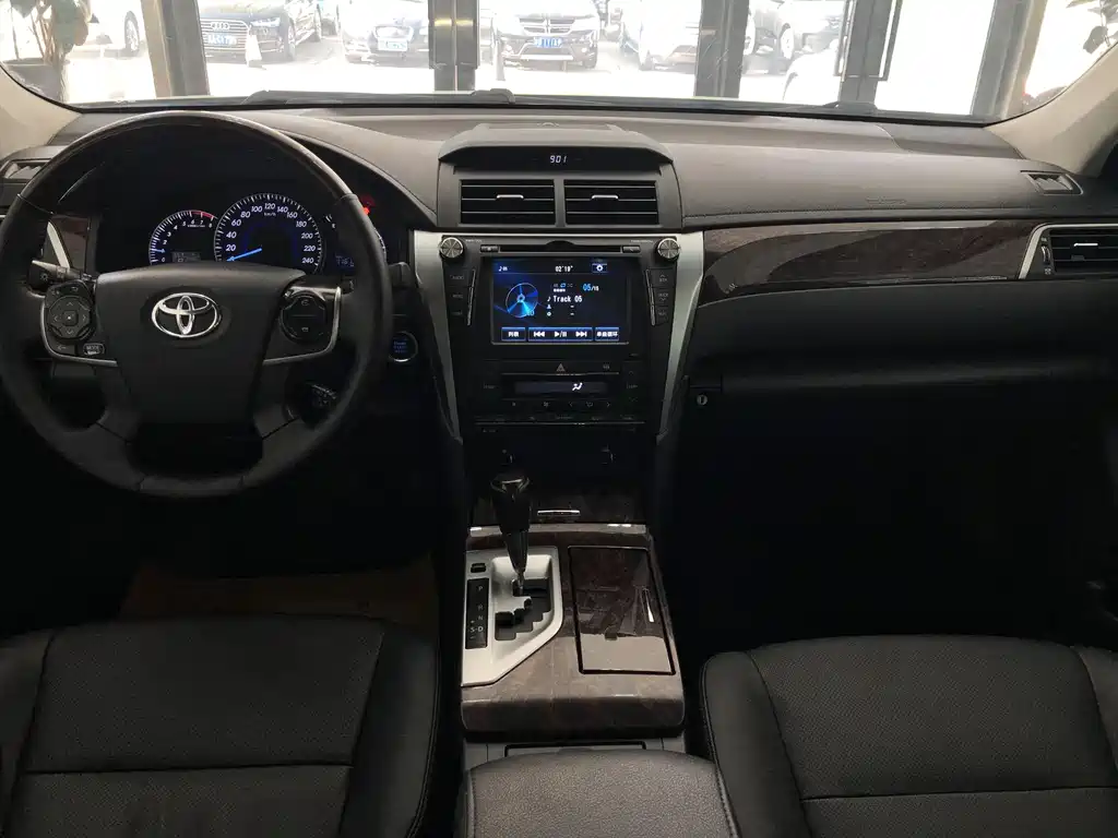 Toyota Camry 2015 — фото 17