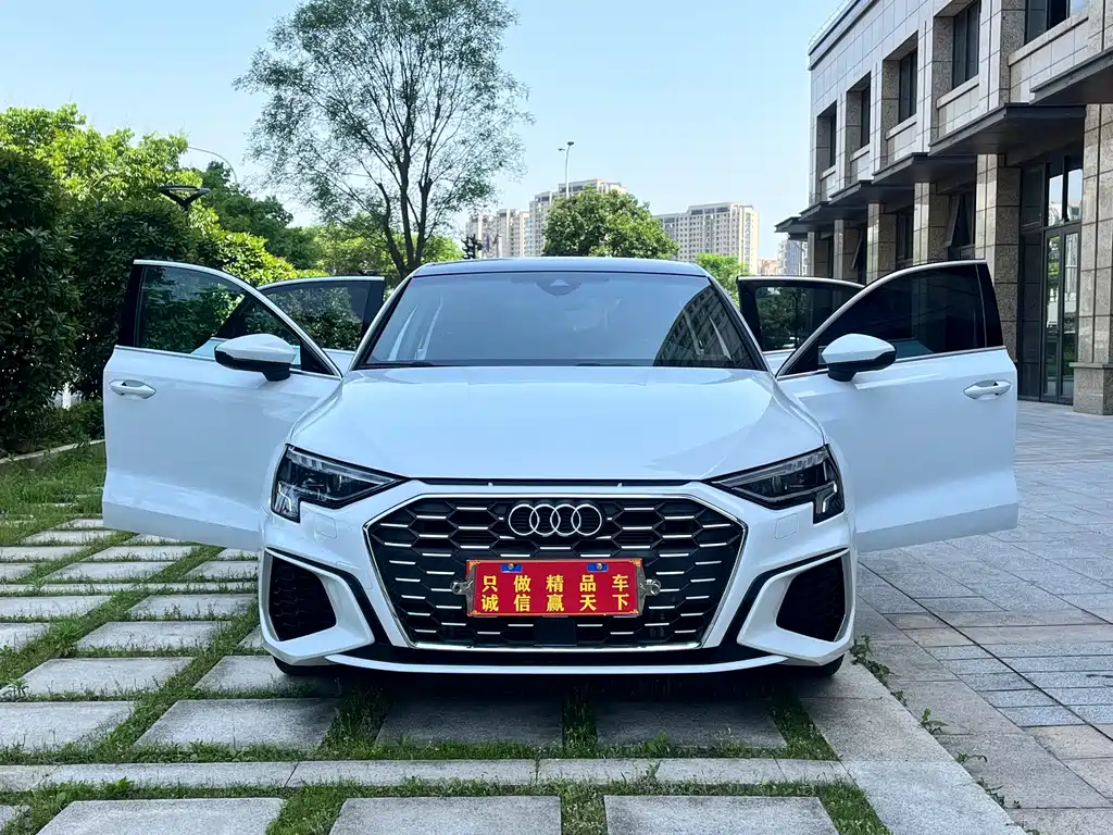 Audi A3 2023 — фото 10