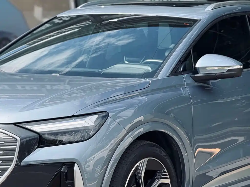 Audi Q4 e-tron 2023 — фото 7