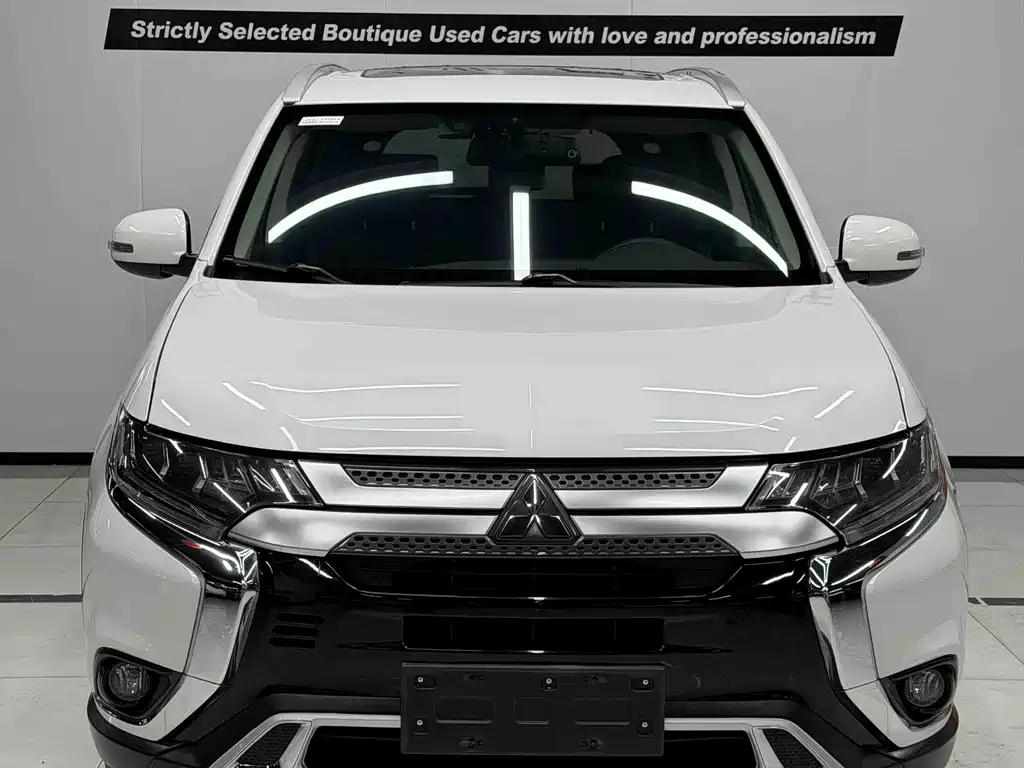 Mitsubishi Outlander 2019 — фото 2