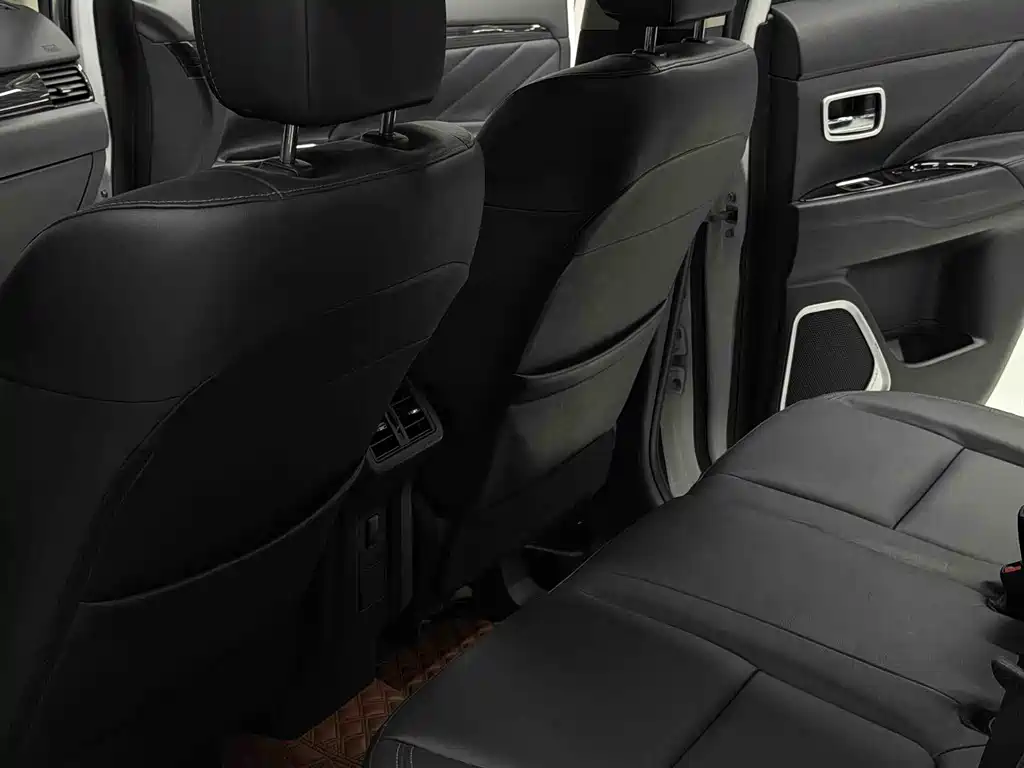 Mitsubishi Outlander 2019 — фото 11