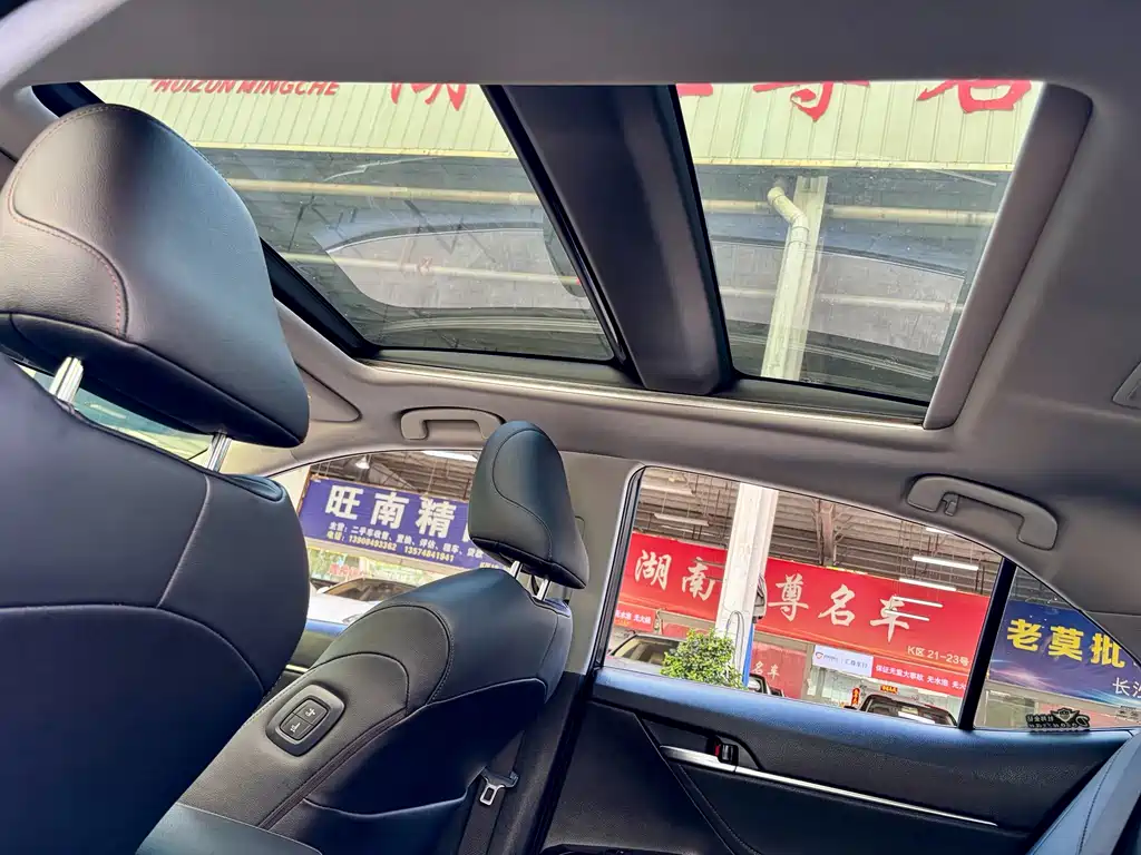 Toyota Camry 2019 — фото 11
