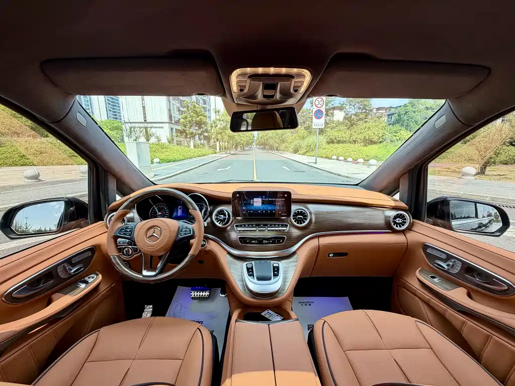 Mercedes-Benz V-Class 2022 — фото 13