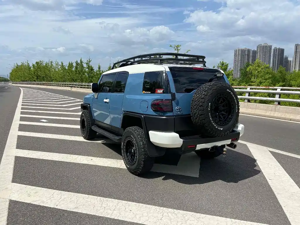 Toyota FJ Cruiser 2020 — фото 9
