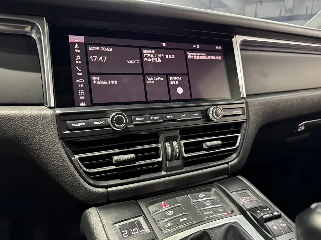 Porsche Macan 2019 — фото 15