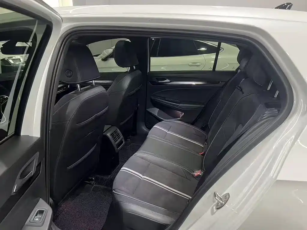 Volkswagen Golf 2024