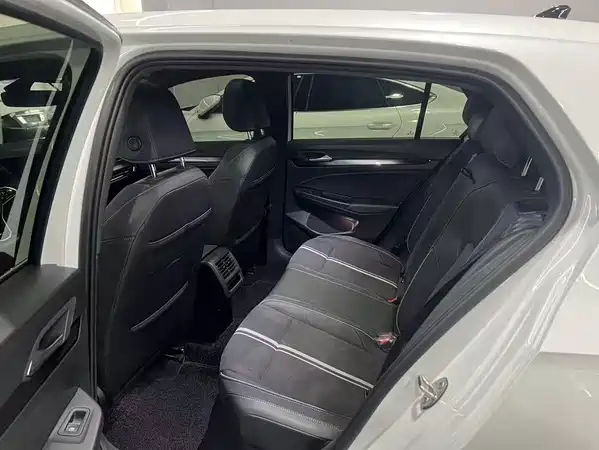 Volkswagen Golf 2024