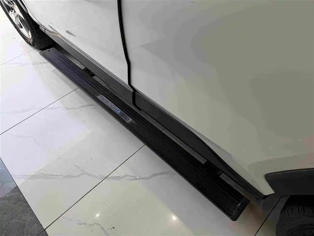 Toyota RAV4 2023 — фото 16
