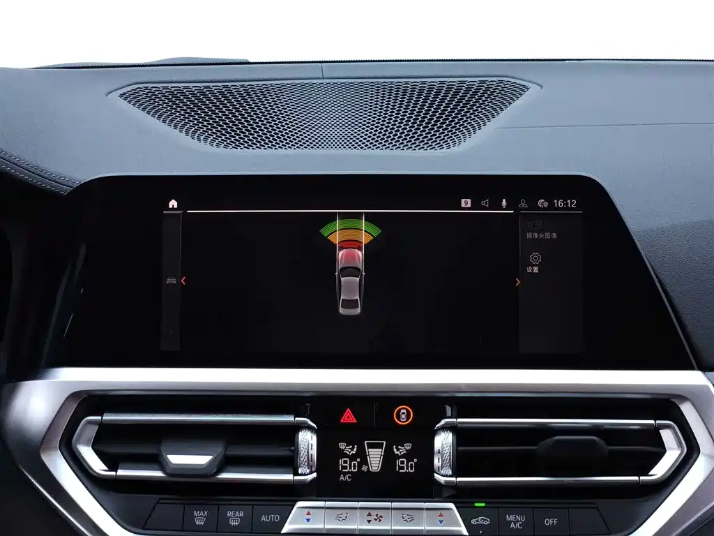BMW 3 Series 2021 — фото 13