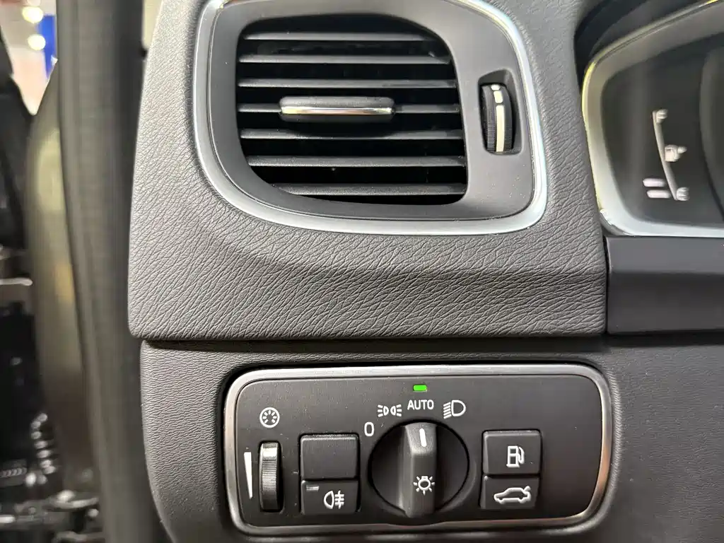 Volvo S60 2018 — фото 17