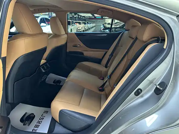 Lexus ES 2024