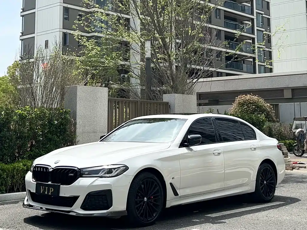 BMW 5 Series 2022 — фото 1
