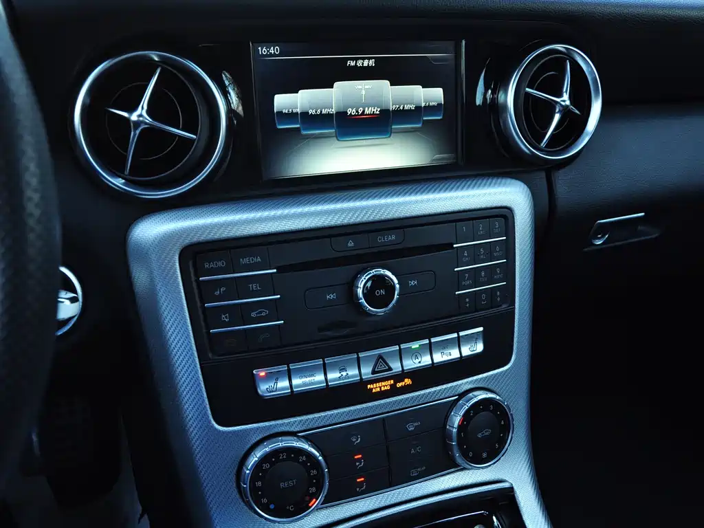 Mercedes-Benz SLC 2017 — фото 15