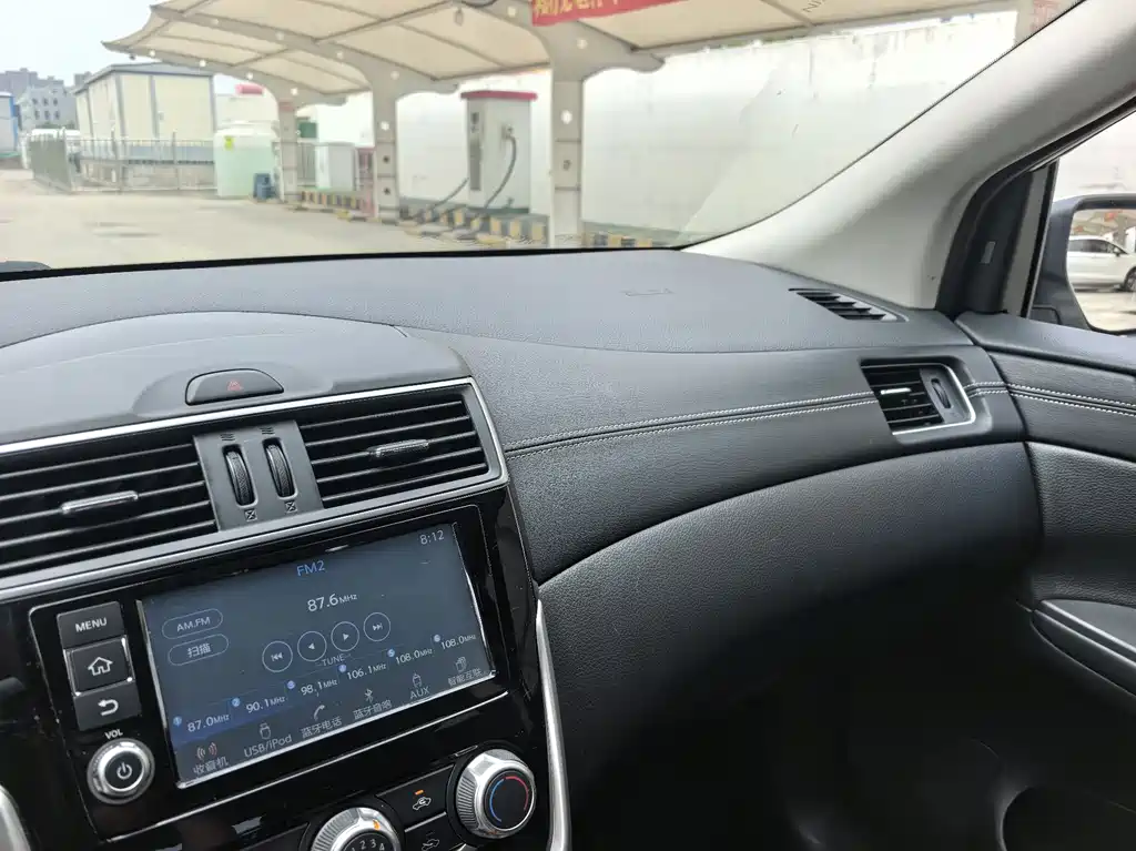 Nissan Tiida 2016 — фото 11
