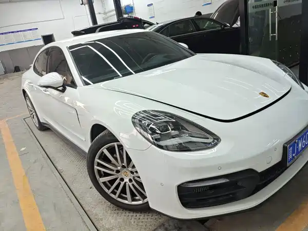Porsche Panamera 2021