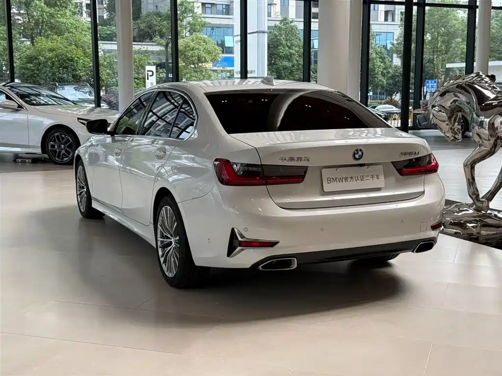 BMW 3 Series 2019 — фото 8