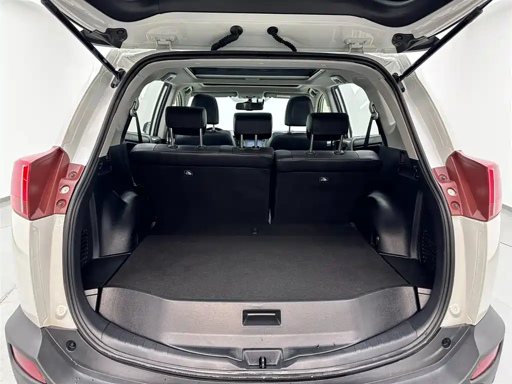 Toyota RAV4 2015 — фото 24