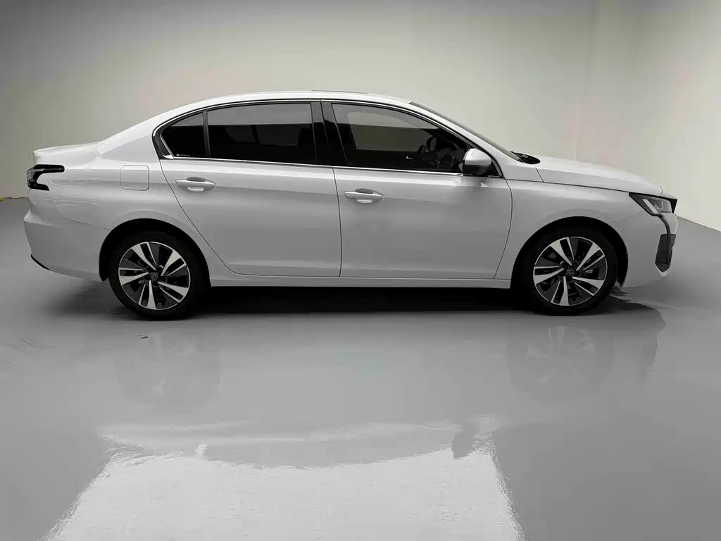 Peugeot 408 2024 — фото 13