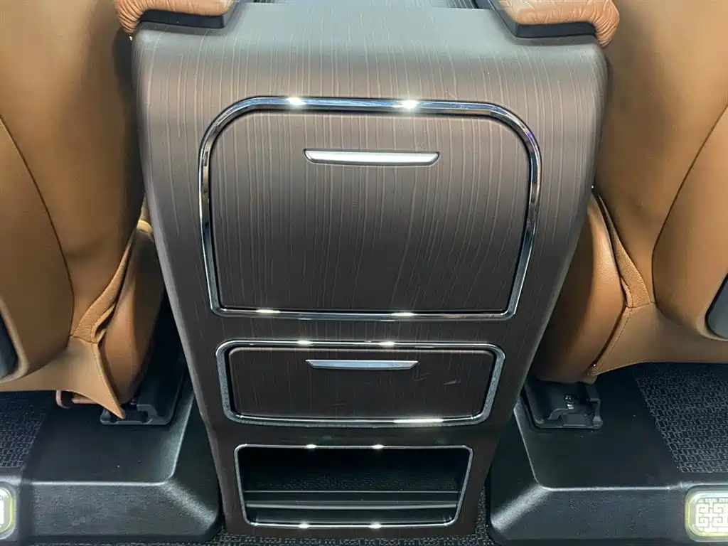 Toyota Granvia — фото 23