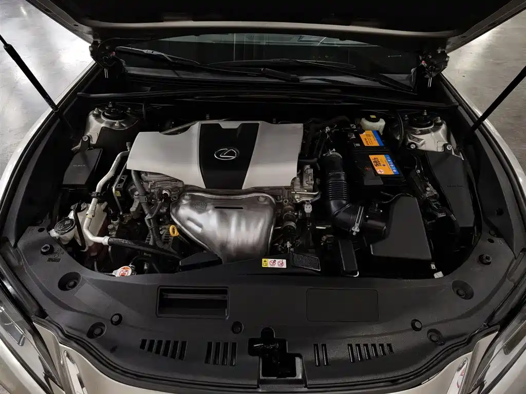 Lexus ES 2019