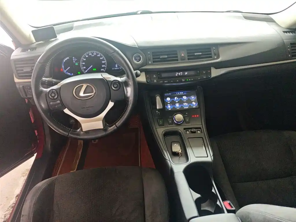 Lexus CT 2016 — фото 10