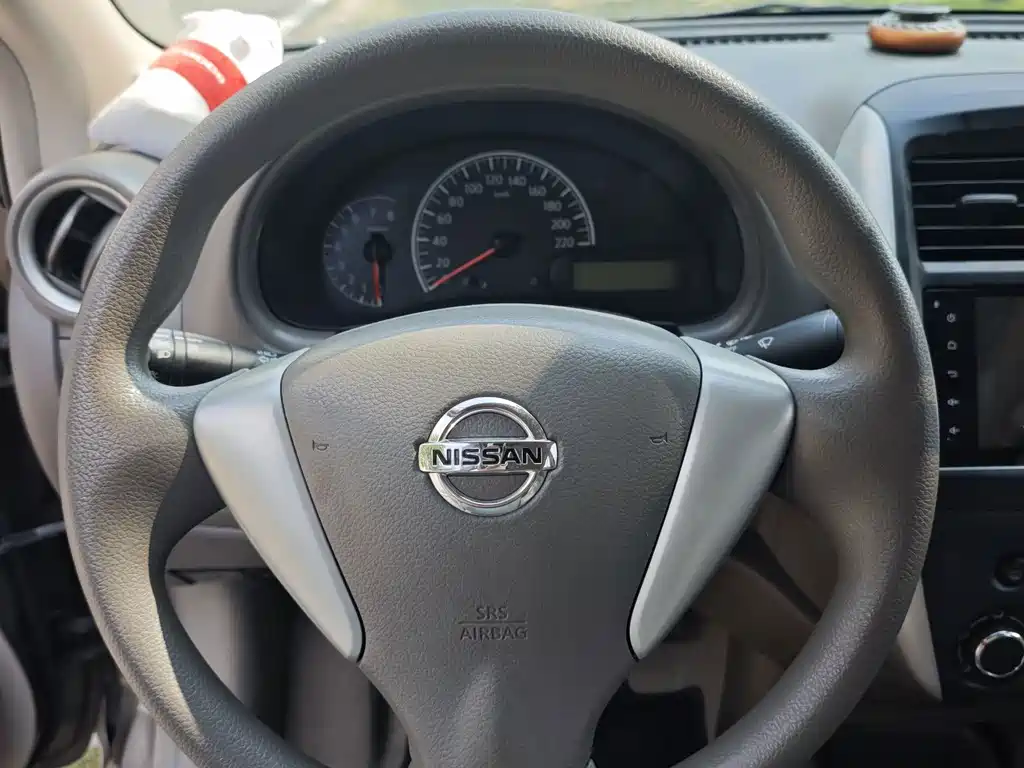 Nissan Sunny 2016 — фото 11