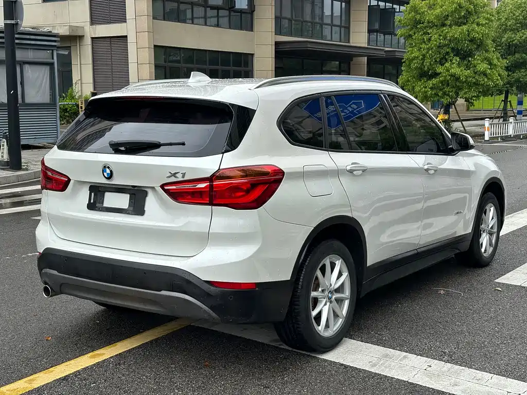 BMW X1 2017 — фото 9