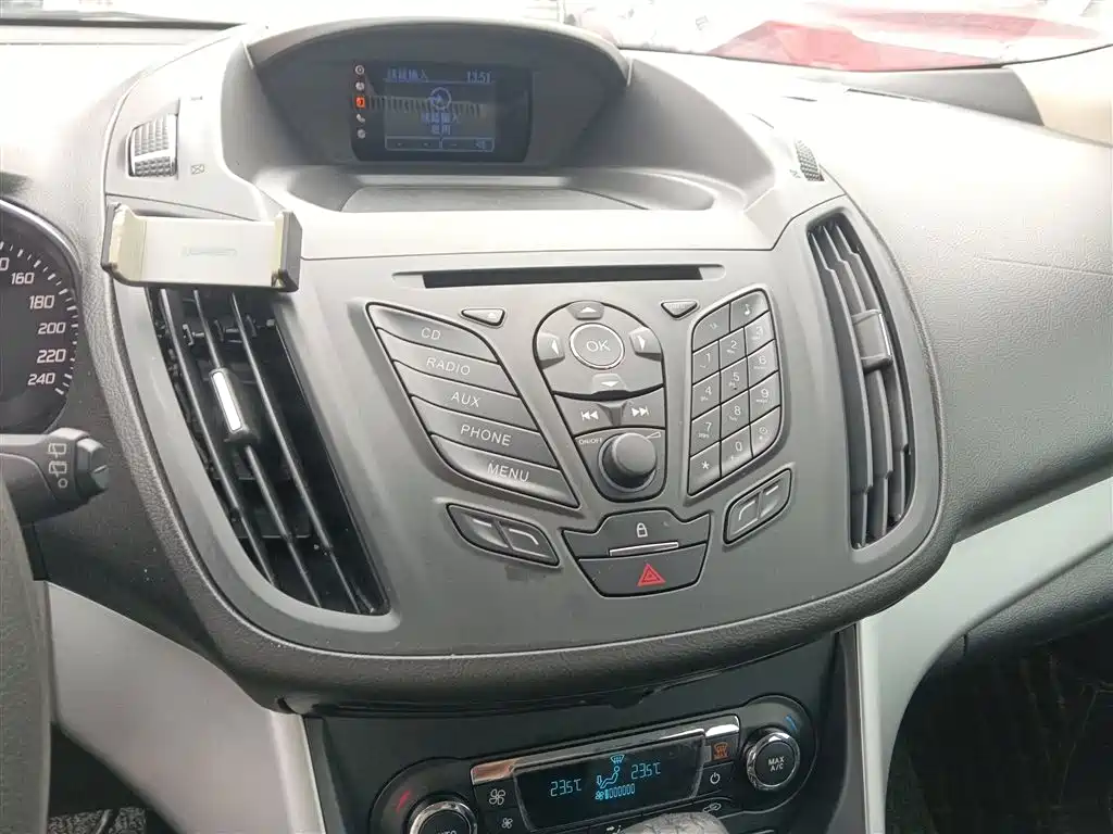 Ford Kuga 2015 — фото 13