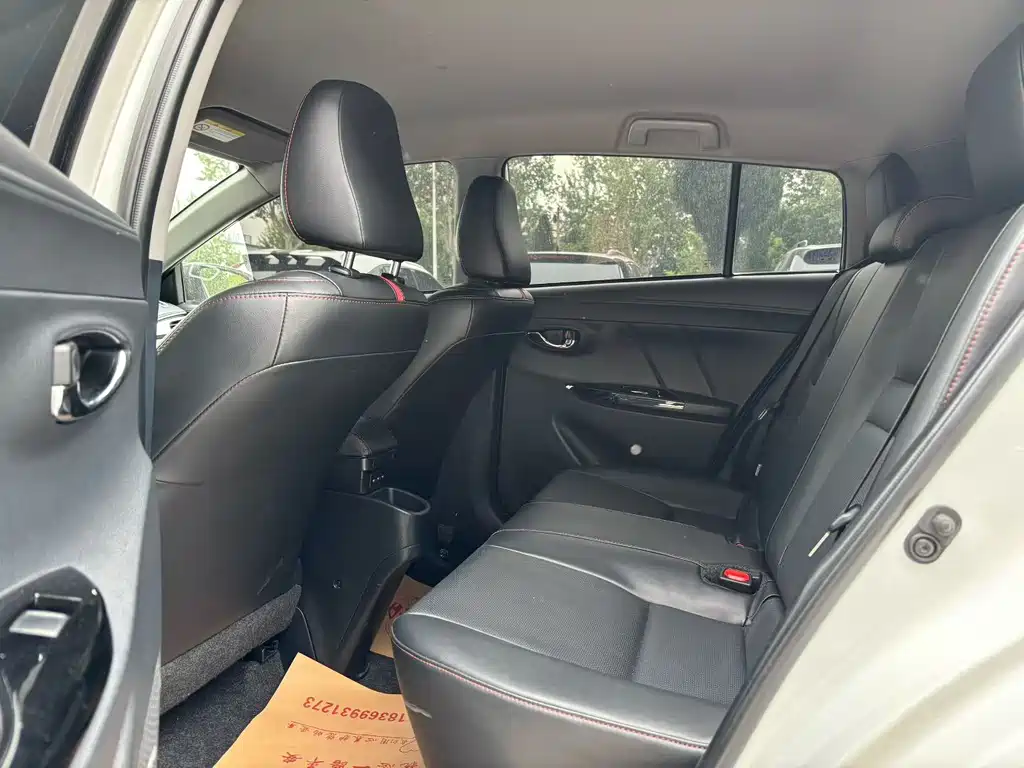 Toyota Yaris L 2022 — фото 8