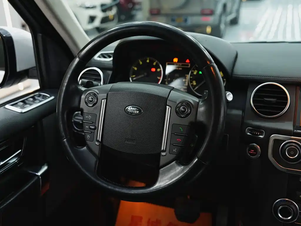 Land Rover Discovery 2016 — фото 13