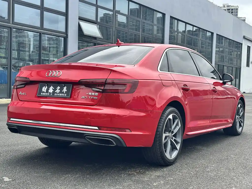 Audi A4L 2019 — фото 16