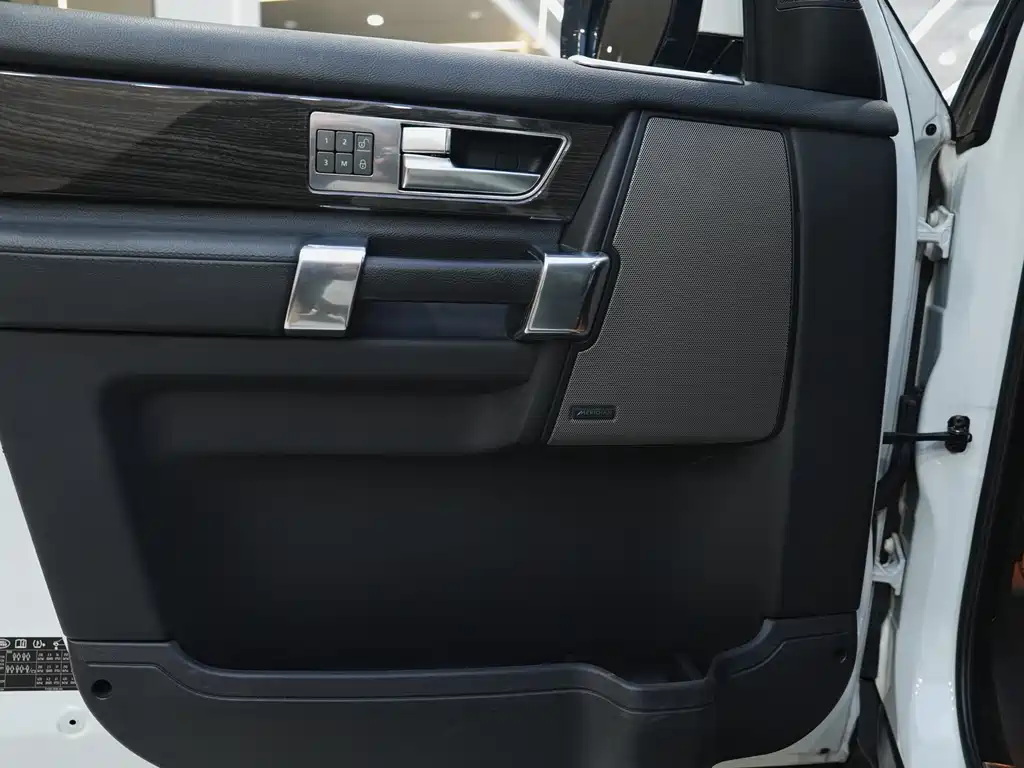 Land Rover Discovery 2016 — фото 20
