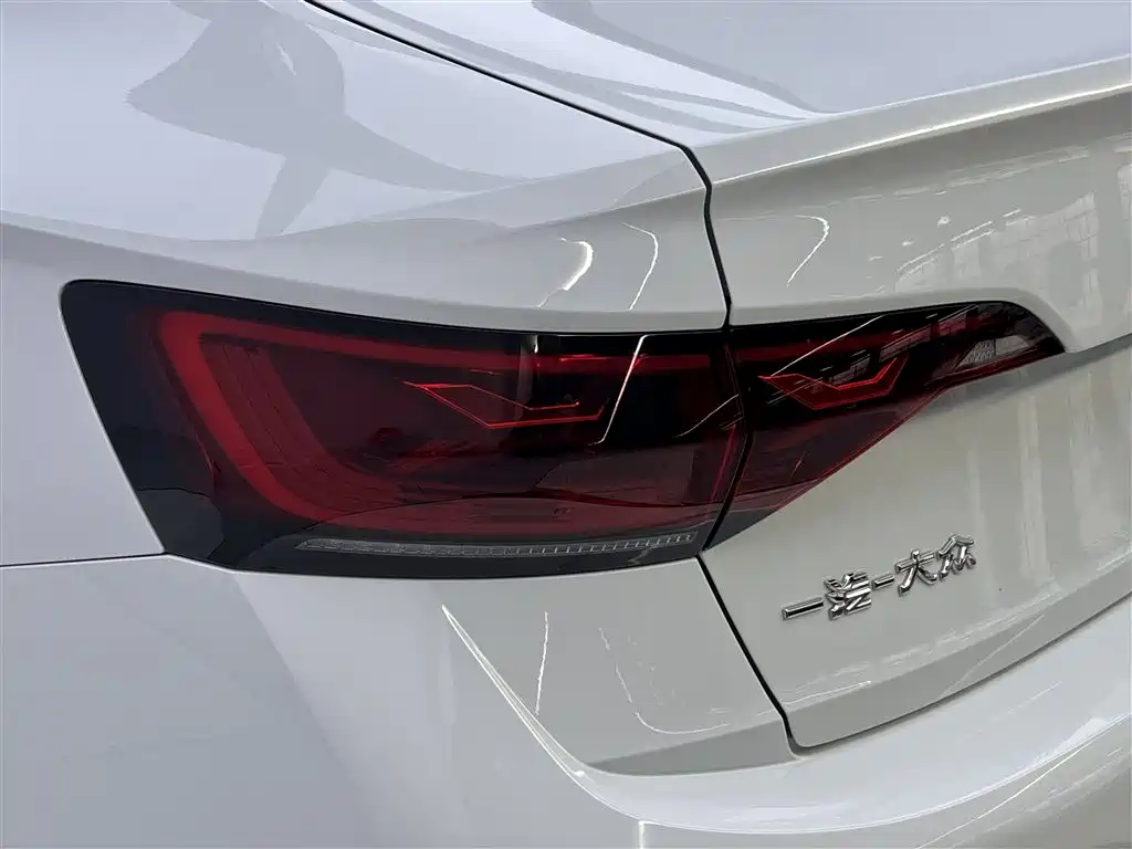 Volkswagen Sagitar 2023 — фото 10