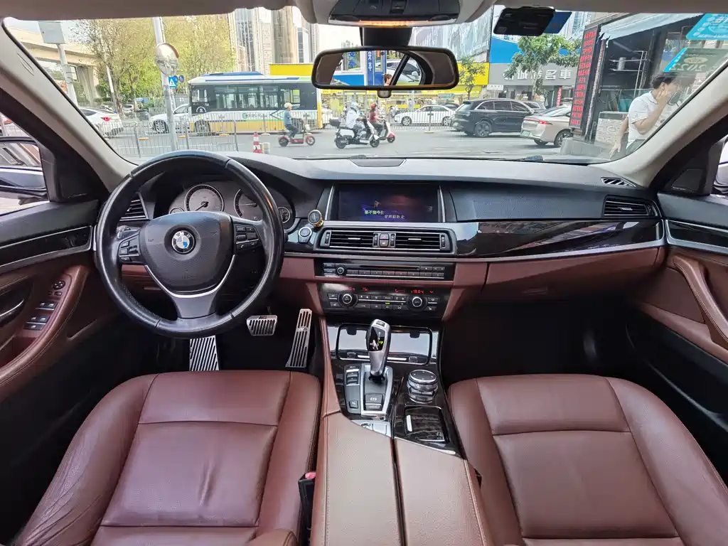 BMW 5 Series 2016 — фото 12