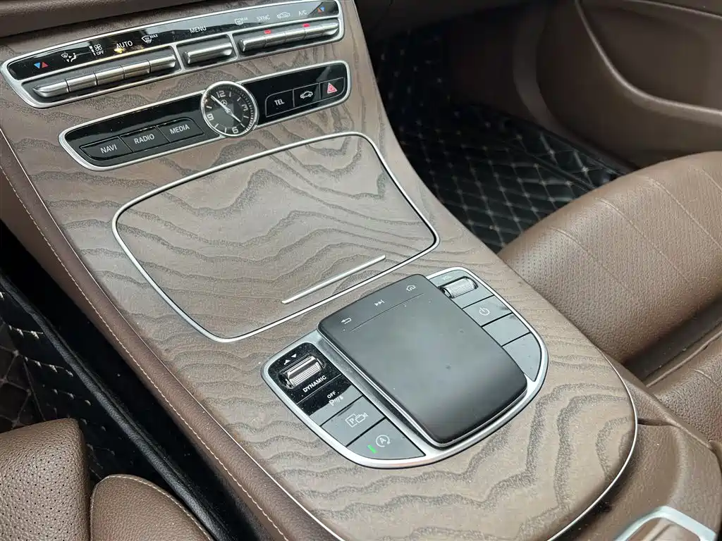 Mercedes-Benz E-Class 2019 — фото 10
