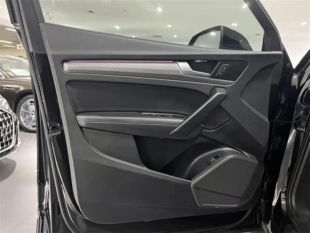 Audi Q5L 2022 — фото 12