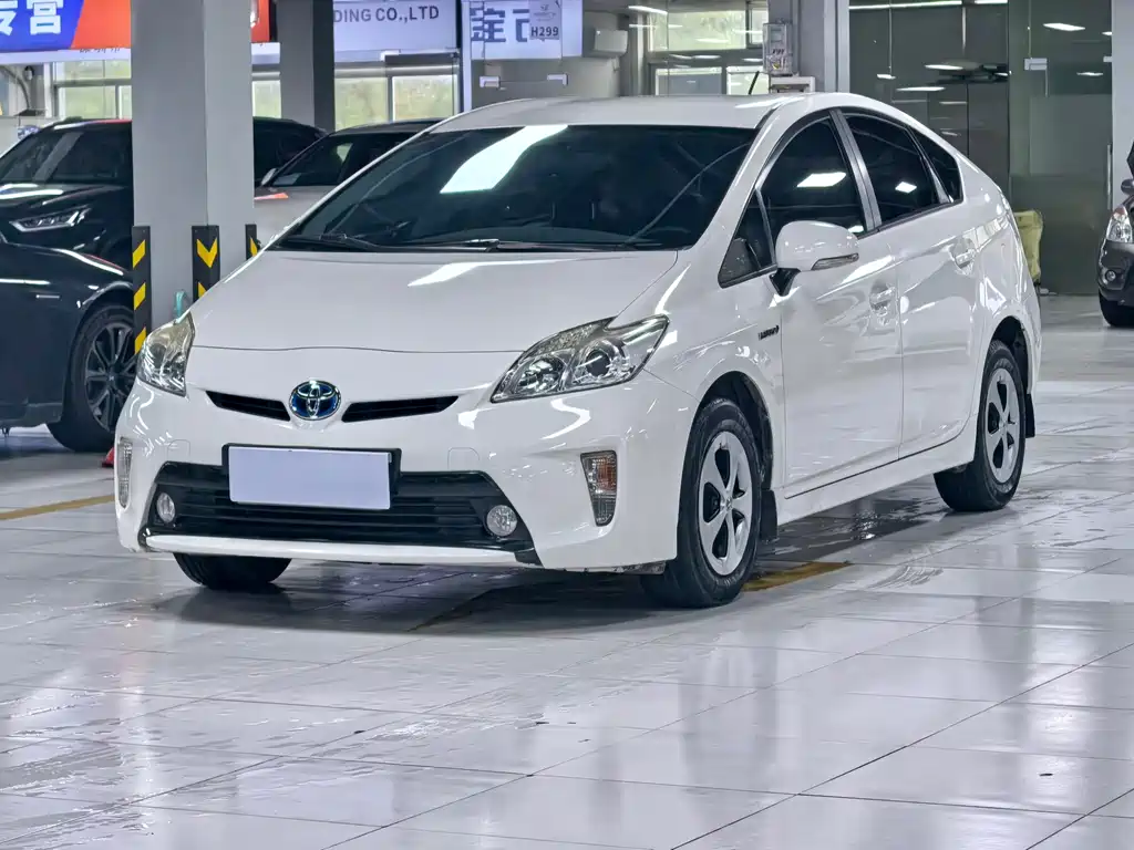 Toyota Prius 2012 — фото 1