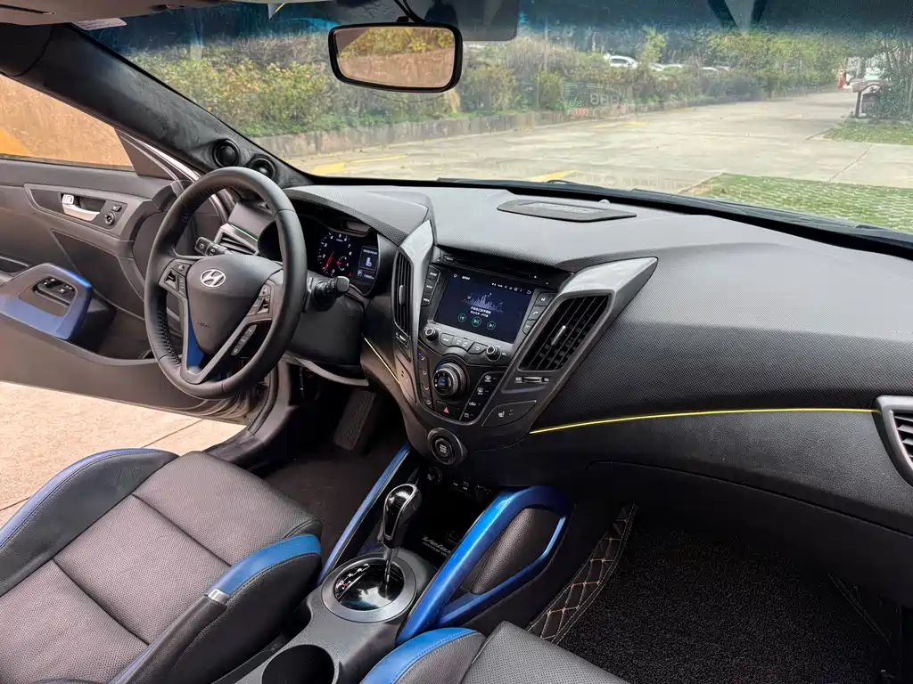 Hyundai Veloster 2017 — фото 10