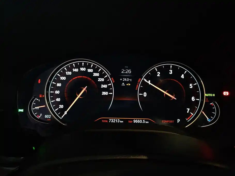 BMW 5 Series 2018 — фото 14
