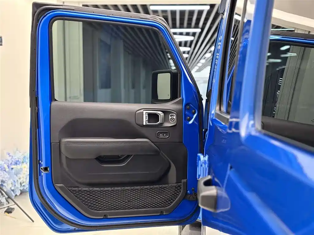 Jeep Wrangler 2023 — фото 15