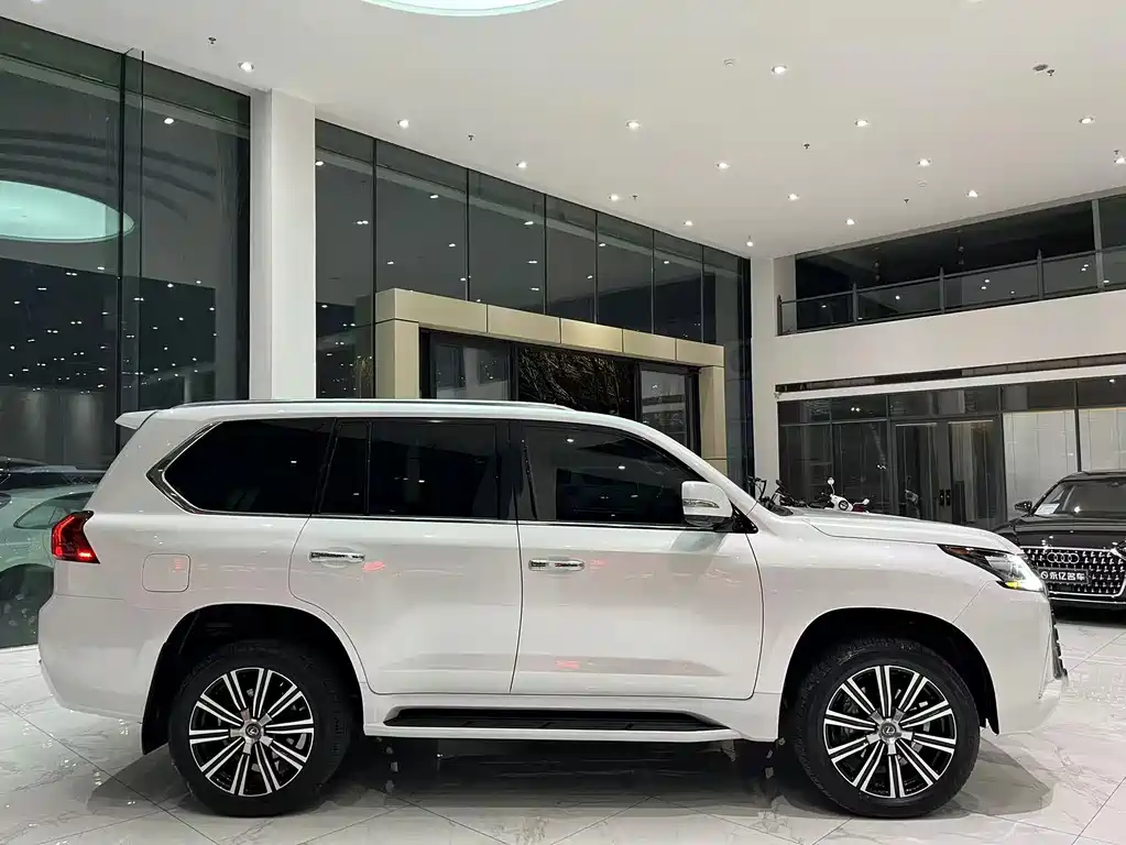 Lexus LX 2022 — фото 5